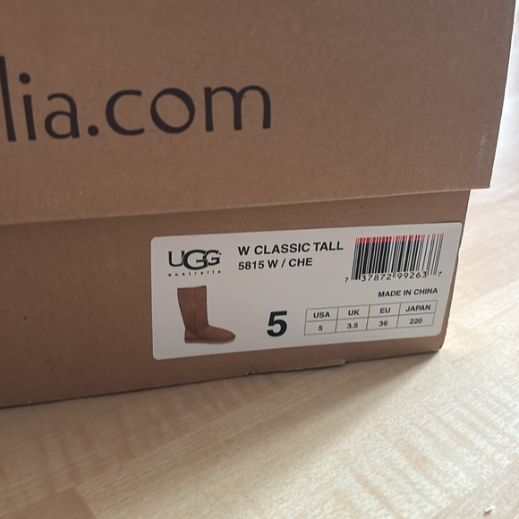 New Classic Tall Uggs - Picture 4 of 4